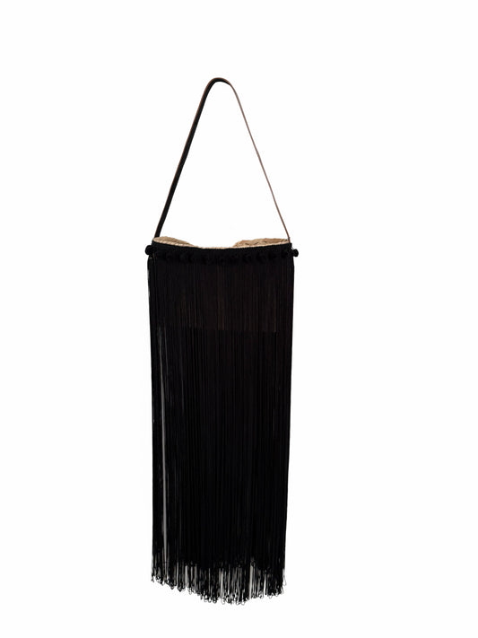 Handmade Boho Drama Shoulder Bag mit schwarzen Fransen & Pompons | VVC™