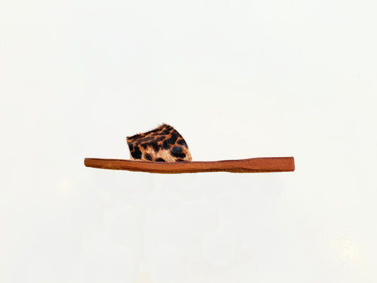 Bestseller brown leopard sandals styled as resort and beach outfit at VVC clothing store