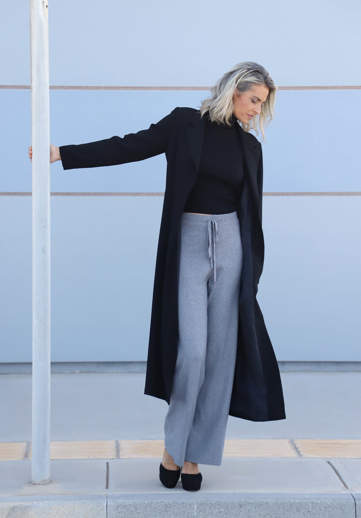 VVC™ black longline blazer showing its practical side vents and made-to-measure silhouette.